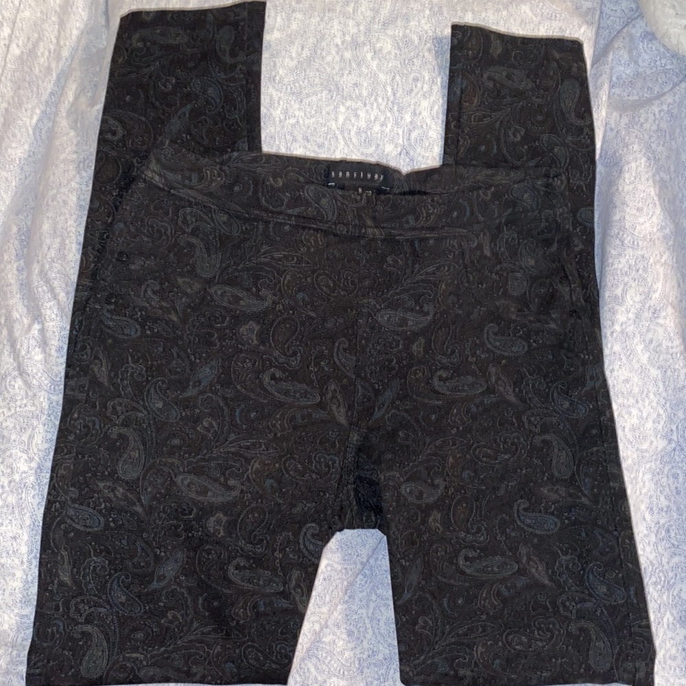Sanctuary paisley black stretch pants, small.